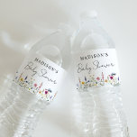 Etiqueta Para Botella De Agua Elegante Baby Shower Wildflower Meadow<br><div class="desc">Elegantes etiquetas con botellas de agua de ducha floridas con flores de agua con un borde inferior de flores silvestres acuáticas y follaje en tonos rosa, amarillo, violeta, azul y verde sobre un fondo blanco. Personalice las etiquetas de las botellas de agua de la ducha de flores silvestres con el...</div>