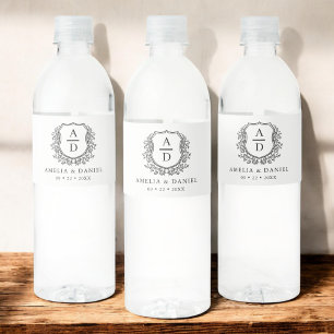 Etiqueta Para Botella De Agua Escudo floral de monograma blanco negro Boda