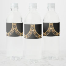 Etiqueta de botella de agua con flores ornamentada