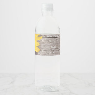 Etiqueta Para Botella De Agua Girasol en una tabla de madera
