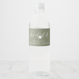Etiqueta Para Botella De Agua Graduación de fuentes elegantes de color verde sab