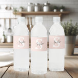 Etiqueta Para Botella De Agua Nombre personalizado moderno Monograma Pastel rosa<br><div class="desc">Nombre personalizado moderno Monograma Pastel rosa</div>