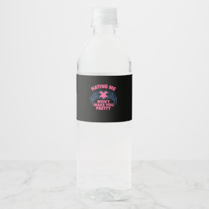 Etiqueta Para Botella De Agua Odiarme no te hará escuchar a la mano de los Bonit