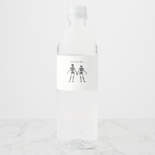 Etiqueta Para Botella De Agua Pareja de esqueletos góticos (blanco) clásico