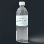 Etiqueta Para Botella De Agua Watercolor Blue x Gold Bat Mitzvah<br><div class="desc">Esta moda y elegante etiqueta de botella de agua tiene un fondo blanco con pinceladas azul turquesa en las manchas acuáticas y de oro falso. Personalízalo para tus necesidades. Puedes encontrar más productos a juego en mi tienda.</div>