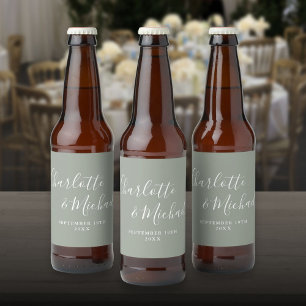 Etiqueta Para Botella De Cerveza Elegante firma de letra script verde salvia boda