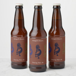 Etiqueta Para Botella De Cerveza Flauta jugando figuras de Kokopelli sobre la cerve