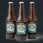 Etiqueta Para Botella De Cerveza Flippers Up I Stand With Penguins Funny Resist<br><div class="desc">Divertidos pingüinos resistentes protestan contra los alisios arancelarios</div>