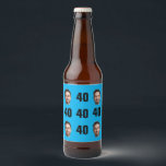 Etiqueta Para Botella De Cerveza Fun Unique 40th Birthday Photo Guay Retro<br><div class="desc">Fun 40 cumpleaños foto Beer Bottle Labels en un retro audaz diseño azul claro. ¡El año es personalizable para cualquier año de cumpleaños! Para obtener el efecto de recorte, utilice un archivo png con el fondo ya cortado. Si no, la foto aparecerá como un círculo rodeado por su propio fondo,...</div>