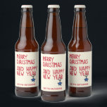 Etiqueta Para Botella De Cerveza Merry Christmas Simple Typografía moderna<br><div class="desc">Merry Christmas Simple Modern Typography Navidades Beer Bottle Labels presenta el texto "Feliz Navidad y Feliz Año Nuevo" en una tipografía moderna de escritura roja sobre un fondo crema acentuado con una decoración de estrellas simple. Personalice con su nombre o nombre de la empresa a continuación. Los regalos perfectos para...</div>