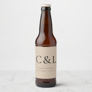 Etiqueta Para Botella De Cerveza Monograma de Boda Minimalista beige elegante