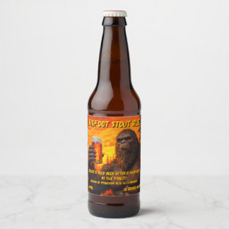 Etiqueta Para Botella De Cerveza Personalizar Bigfoot bebiendo una cerveza en la pu