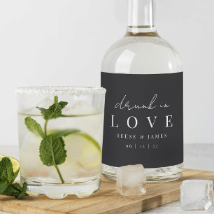 Etiqueta Para Botella De Licor Boda Minimalista moderno "ebrio enamorado"