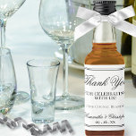Etiqueta Para Botella De Licor Elegancia simple Boda Gracias Mini<br><div class="desc">Estas etiquetas de botellas de licor en miniatura son perfectas como favores de boda o regalos para invitados, familiares o miembros de tu fiesta nupcial. Presentan un diseño sencillo pero elegante con letras negras en un fondo blanco. El texto dice: Gracias por celebrar con nosotros. Hay espacio para los nombres...</div>