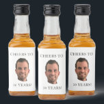 Etiqueta Para Botella De Licor Funny foto de cumpleaños con la cabeza de la cabez<br><div class="desc">Graciosa foto de cumpleaños con la cabeza de la cabeza animando a 30 años a que le dispararan etiquetas de alcohol. Elevar y hacer que su fiesta sea extra ofreciendo vacunas a los huéspedes del fiesta. ¡Tus invitados estarán seguros de amar esto! SI TIENES PROBLEMAS AL SUBIR TU PROPIA FOTO...</div>