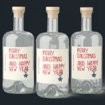 Etiqueta Para Botella De Licor Merry Christmas Simple Typografía moderna<br><div class="desc">Merry Christmas Simple Modern Typography Navidades Liquor Labels presenta el texto "Feliz Navidad y Feliz Año Nuevo" en una tipografía moderna de escritura roja sobre un fondo crema acentuado con una decoración de estrellas simple. Personalice con su nombre o nombre de la empresa a continuación. Los regalos perfectos para la...</div>