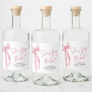 Etiqueta Para Botella De Licor Rubor Pink Bow ella está atando la ducha nupcial