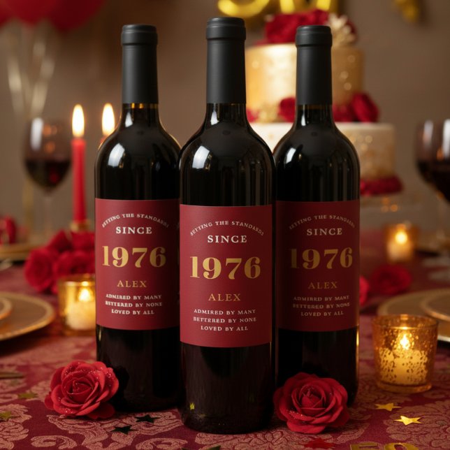 Etiqueta Para Botella De Vino 50.ª Moda Red Gold Elegant de 1976 (50th birthday red wine bottle labels on dark wine bottles.)