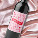 Etiqueta Para Botella De Vino Afortunada En El Amor Personalizado Rosa Y Roja Ba<br><div class="desc">Sube una copa para amar y tener suerte con nuestras etiquetas personalizadas de "Lucky in Love" de la soltera. Con la encantadora Reina de los Corazones y un contorno de mujer dibujado a mano sosteniendo una copa de champán, estas etiquetas irradian glamour y emoción en audaces tonos rosados y rojos....</div>