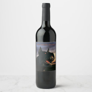 Etiqueta Para Botella De Vino Bebida escalofriante. Perro grande y negro