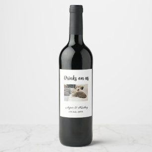 Etiqueta Para Botella De Vino Bebidas a nuestro cargo barra libre foto de mascot