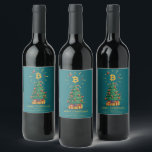 Etiqueta Para Botella De Vino Bitcoin Merry Christmas Cryptocurrency Nombre pers<br><div class="desc">Bitcoin Merry Christmas Cryptocurrency Modern Wine Labels presenta un árbol de Navidad moderno con el logo de Bitcoin en la parte superior con el texto "Feliz Navidad" y sus nombres personalizados a continuación. Personalice editando el texto en los cuadros de texto proporcionados. Diseñado por ©CryptoTurbo https://www.zazzle.com/store/cryptoturbo</div>