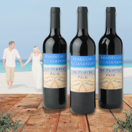 Etiqueta Para Botella De Vino Blue Beach Wedding 2 corazones en arena