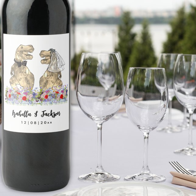 Etiqueta Para Botella De Vino Boda de temas de dinosaurio (Dinosaur wedding funny T-Rex bride and groom and colorful wildflower watercolor custom wine labels)