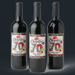 Etiqueta Para Botella De Vino Capítulo 70 Red & Gold Leopard 70th Birthday Fancy<br><div class="desc">Con un diseño de cumpleaños número 70 con el capítulo 70 centrado con el número 70 de la impresión Leopard. Texto de "Capítulo 70" con un lápiz labial rojo besando el leopardo y el corazón rojo, mariposa dorada, lentes de vino espumoso con rosas rojos y dorados y un gran arco...</div>