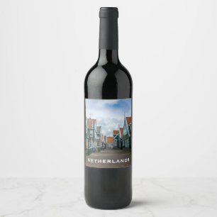 Etiqueta Para Botella De Vino Casas tradicionales de madera en el pueblo de Mark