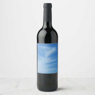 Etiqueta Para Botella De Vino Cielo azul con nubes blancas Foto abstracta de la