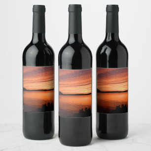 Etiqueta Para Botella De Vino Cielo de puesta de sol nubes por filas reflejo del