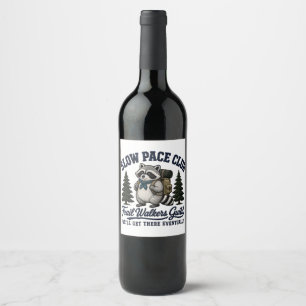 Etiqueta Para Botella De Vino Club de Ritmo Lento Diseño de Camping Mapache