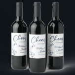 Etiqueta Para Botella De Vino Delicadas ovaciones de orquídeas al personalizado<br><div class="desc">Elegantes etiquetas de personalizable para la recepción nupcial, con hermosos y delicados dibujos de una línea de orquídeas azul prusiano por un lado, sobre un fondo blanco clásico, y la frase "Saludos al boda de" con letras azul oscuro. Edite fácilmente los campos de plantilla para agregar los nombres de novios...</div>