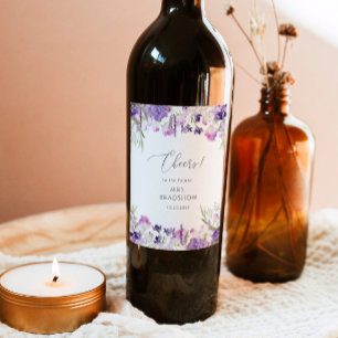 Etiqueta Para Botella De Vino Ducha de novia con flores silvestres moradas de la
