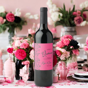 Etiqueta Para Botella De Vino El amor florece en una ducha floral rosa brillante