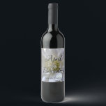 Etiqueta Para Botella De Vino Elegante crisantemo de mamá blanca<br><div class="desc">Elegante crisantemo blanco - personalizable para cualquier ocasión-</div>