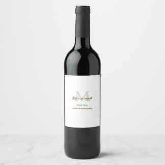 Etiqueta Para Botella De Vino Ella es una fiesta de soltera de monograma azul ge
