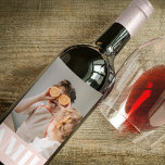 Etiqueta Para Botella De Vino Foto de la familia de amor rosa pastoral moderno<br><div class="desc">Regalo fotográfico moderno de la familia de amor rojo</div>