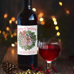 Etiqueta Para Botella De Vino Fun Merry Christmas Wreath Picture<br><div class="desc">Estas divertidas etiquetas de botellas de vino de vacaciones son perfectas para cualquier criador que quiera regalar su vino para regalos de Navidad. El diseño caprichoso presenta un marco de foto de corona verde en el que puedes dejarte caer en tu propia foto, y un texto rojo lindo que lee...</div>