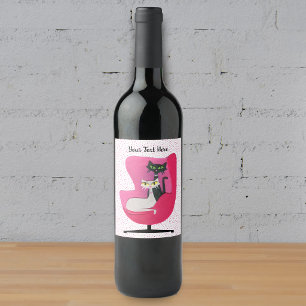 Etiqueta Para Botella De Vino Gatos Atómicos Sofisticados en Silla Rosa Puntos R