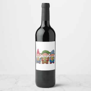 Etiqueta Para Botella De Vino Gnomos Divertidos Sosteniendo una Bebida de Matcha