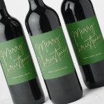 Etiqueta Para Botella De Vino Gold Merry Christmas Green<br><div class="desc">Feliz Navidad con un falso guión de Relieve metalizado dorado y tus nombres con letras de moda,  estas botellas de vino verde son elegantes para los regalos de los Navidades o para etiquetar el vino servido en tu ocasión de vacaciones.</div>