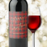 Etiqueta Para Botella De Vino Gold Merry Christmas Red Buffalo Plantado<br><div class="desc">Feliz Navidad con un falso guión de Relieve metalizado dorado y tus nombres con letras de moda en un patrón de manteca de búfalo rojo y gris,  estas botellas de vino son elegantes para regalos de Navidades o para etiquetar vino servido en tu ocasión de vacaciones.</div>