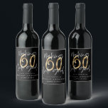 Etiqueta Para Botella De Vino Hacer que 60 se vea como una buena celebración de<br><div class="desc">Hacer que 60 se vea bien edad cumpleaños tipografía efecto oro personalizado diseño de regalo de cumpleaños. La vida empieza a los sesenta, muestra lo feliz que eres de estar en tus sesenta con esta camisa, ideal para una fiesta de cumpleaños o celebración de fin de semana. Haz que sea...</div>