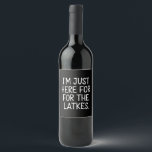 Etiqueta Para Botella De Vino Hanukkah, estoy aquí para los judíos de Latkes<br><div class="desc">Hanukkah,  estoy aquí para la festividad judía de Latkes</div>