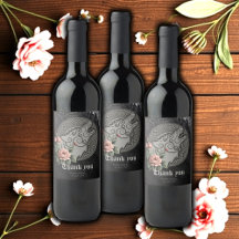 Lobo vikinés y Rosas. Una cabeza de lobo estilizad