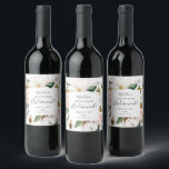 Etiqueta Para Botella De Vino Magnolia elegante | Propuesta de la dama de honor<br><div class="desc">Esta elegante marca de vino con propuesta de maquina blanca de magnolia es perfecta para un boda moderno y elegante. El diseño floral suave incluye peonías de color agua rosado, magníficas flores de magnolia blanca y algodón con hojas doradas y verdes en un arreglo lujoso. Personalizar la etiqueta de la...</div>