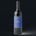Etiqueta Para Botella De Vino Merry Christmas Blue Moda Faux Relieve metalizado<br><div class="desc">Feliz Navidad Elegante Relieve metalizado dorado Faux Patrón de escritura sobre fondo azul,  puede añadir nombre o texto,  Elegante Wine o botella de vino espumoso Etiqueta de botella para Navidades Fiesta o Navidades Regalo</div>