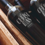 Etiqueta Para Botella De Vino Merry Christmas Retro Typography Black<br><div class="desc">Feliz Navidad con un guión retro blanco y tus nombres con letras de moda,  personaliza estas etiquetas de botellas negras para servir en tu fiesta de vacaciones o para dar como regalos o favores de fiesta para regalos de negocios,  regalos corporativos. CAMBIAR el color de fondo a cualquier cosa.</div>